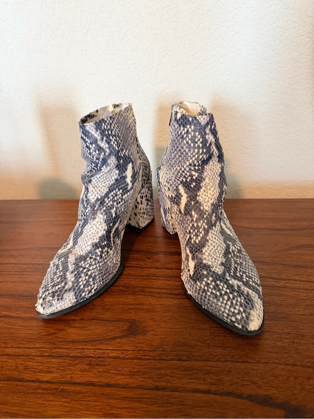 Steve Madden Snake skin print boots size 6.5